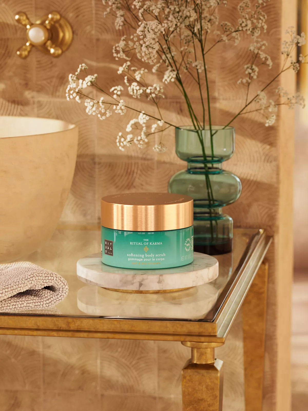 THE RITUAL OF KARMA
Salt Body Scrub
gommage pour le corps
