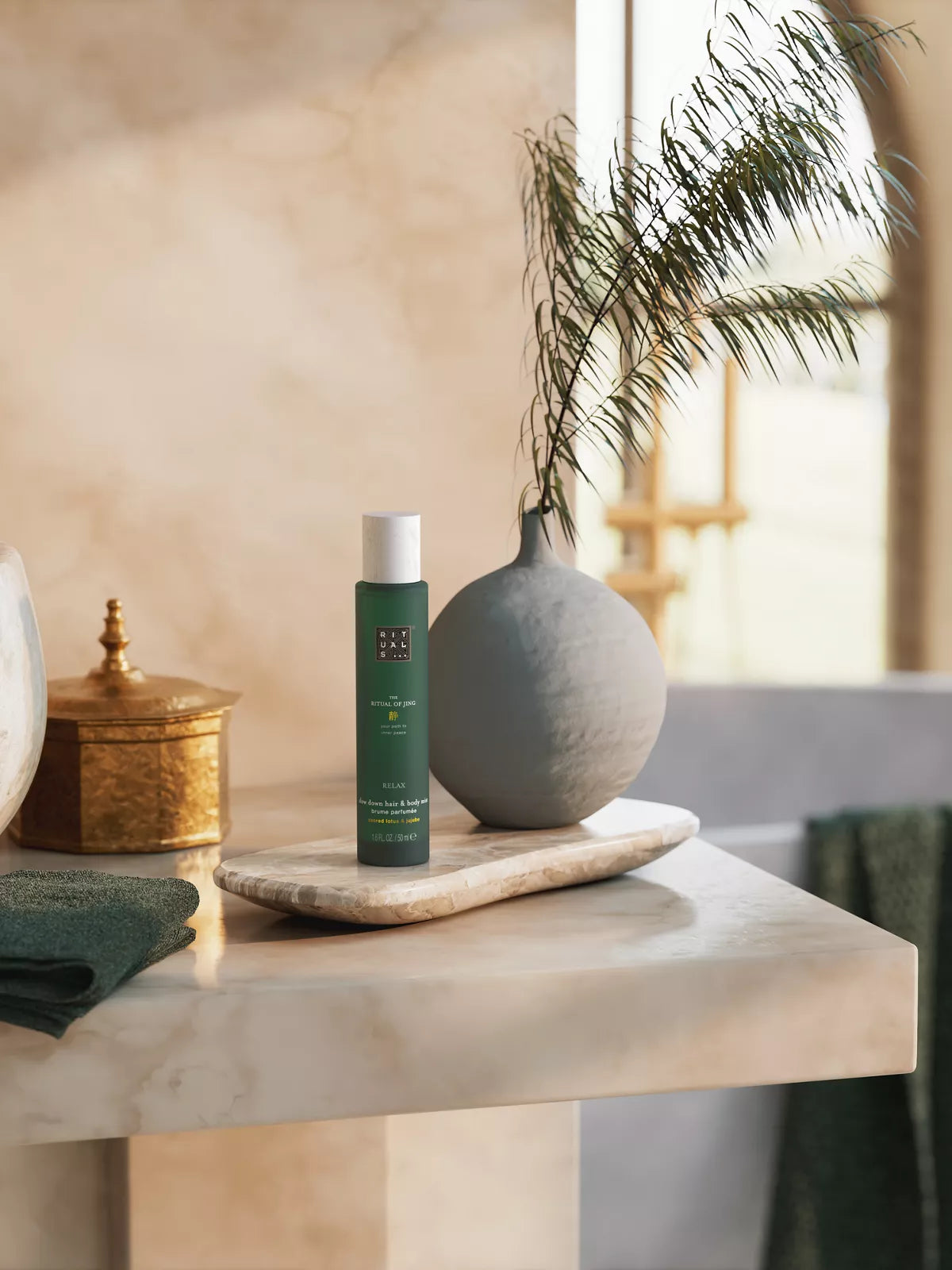 THE RITUAL OF JING
Hair & Body Mist
brume parfumée pour le corps et les cheveux