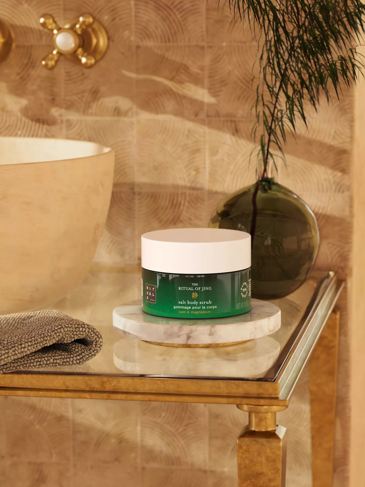 THE RITUAL OF JING
Salt Body Scrub
gommage pour le corps, 300 g