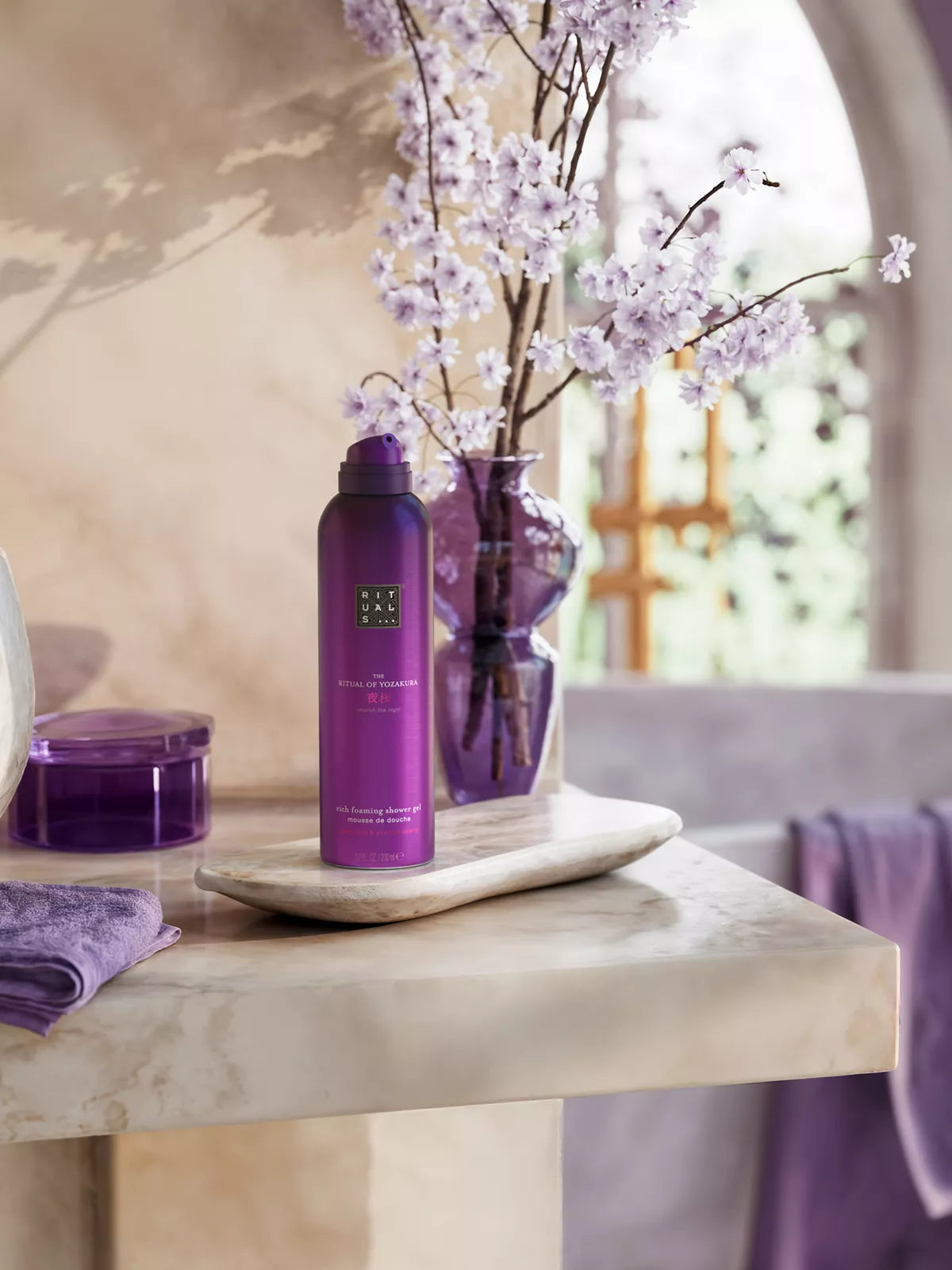 THE RITUAL OF YOZAKURA
Foaming Shower Gel
mousse de douche
