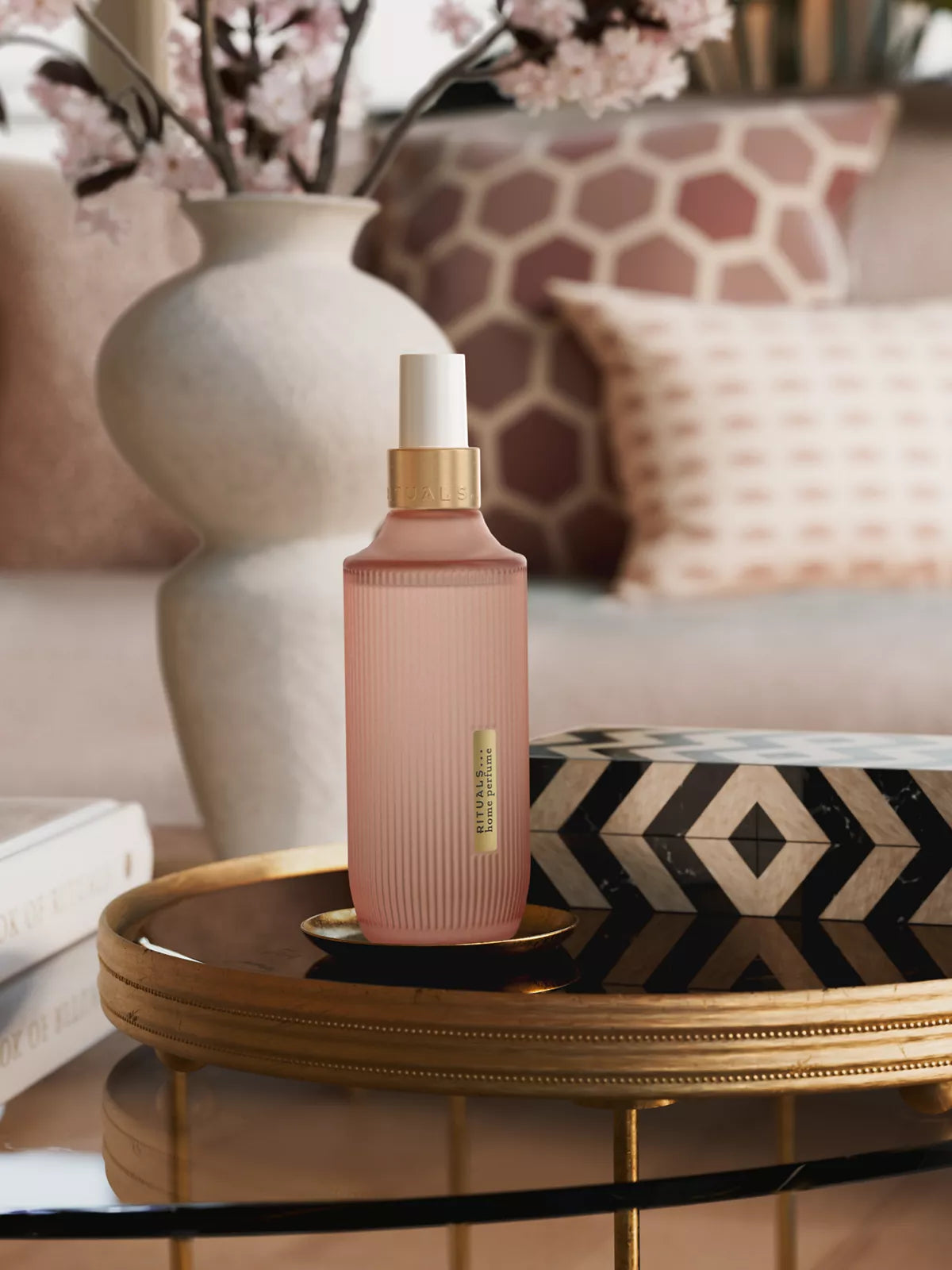 THE RITUAL OF SAKURA
Home Perfume
parfum d’intérieur