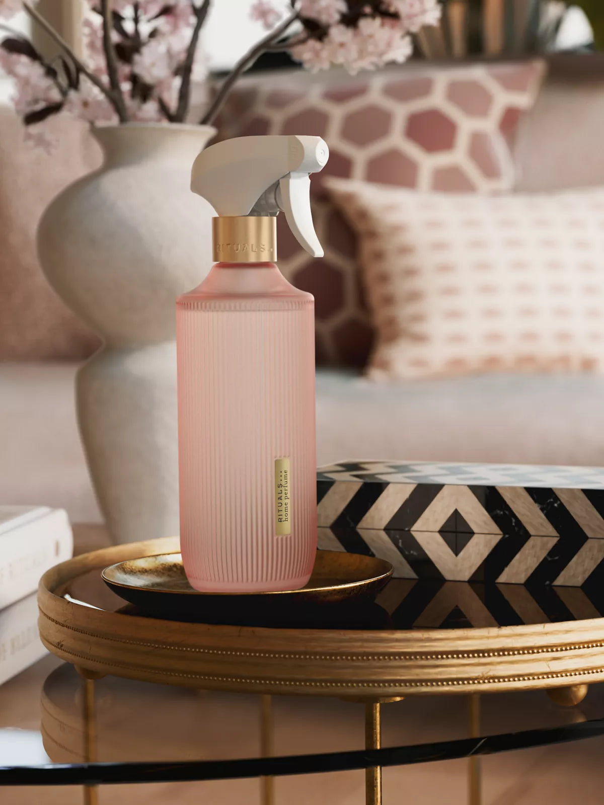 THE RITUAL OF SAKURA
Home Perfume
parfum d’intérieur, 400 ml