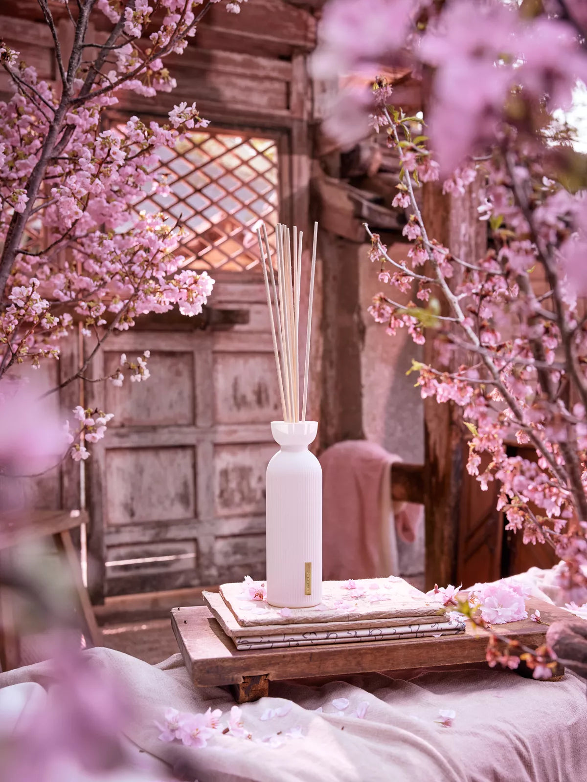 THE RITUAL OF SAKURA
Fragrance Sticks