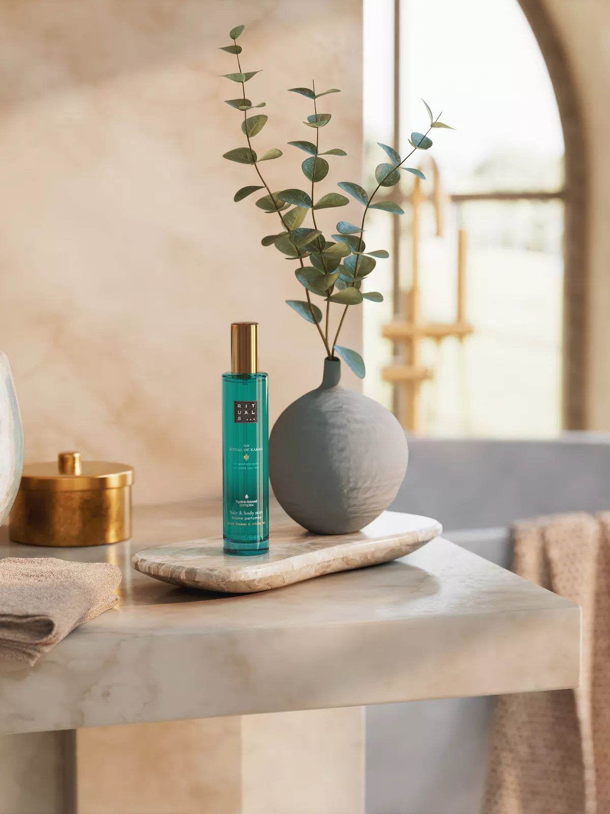 THE RITUAL OF KARMA
Hair & Body Mist
brume parfumée pour le corps et les cheveux