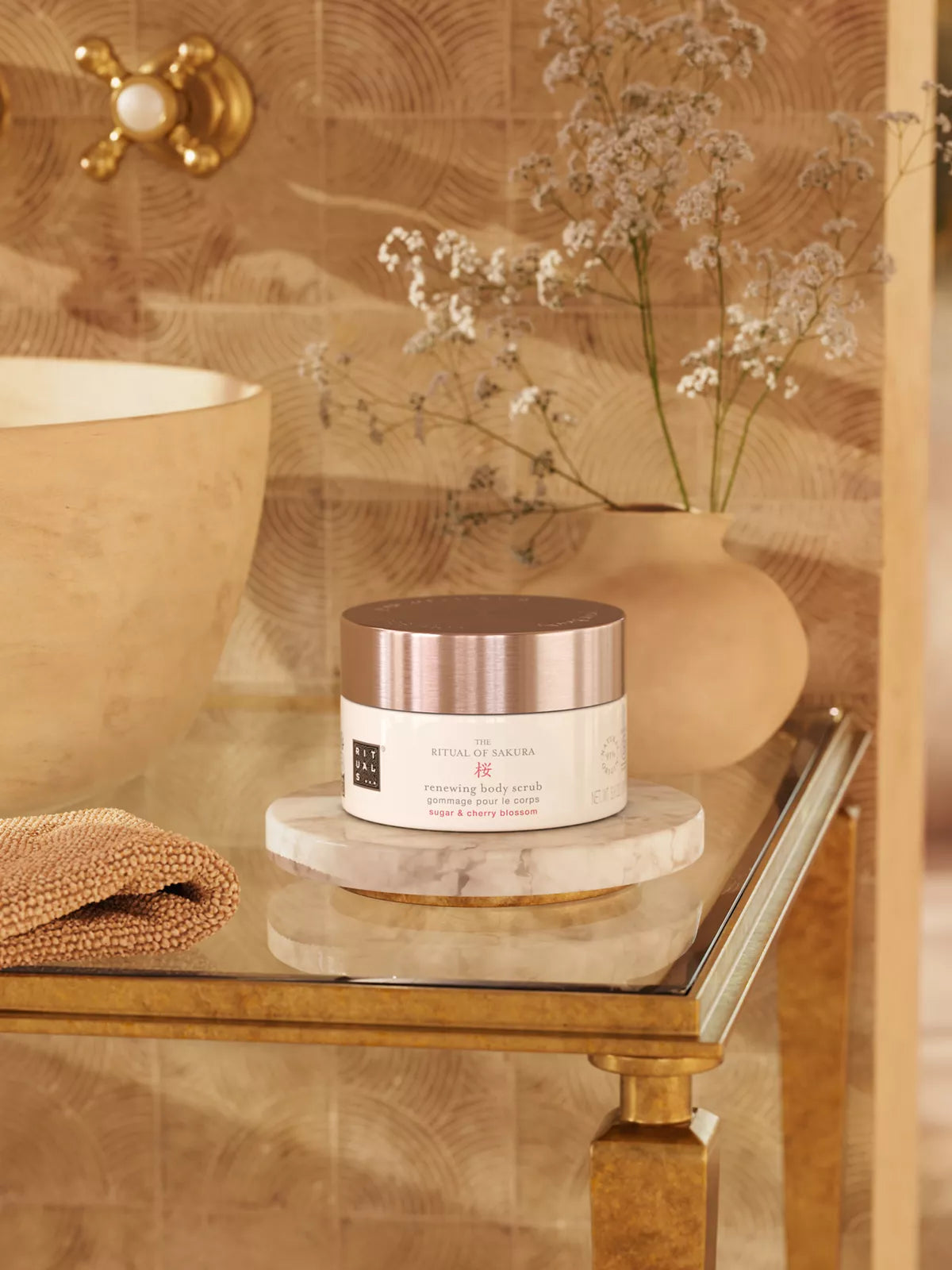 THE RITUAL OF SAKURA
Sugar Body Polish
gommage pour le corps, 250 g